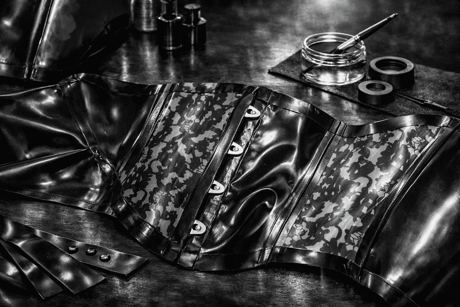 Latex Korsett reparieren